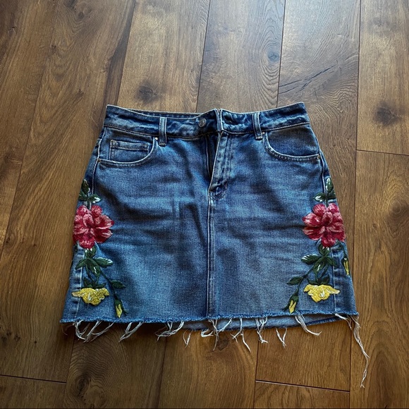 Pacsun vintage flower embroidered jean skirt - Picture 2 of 4